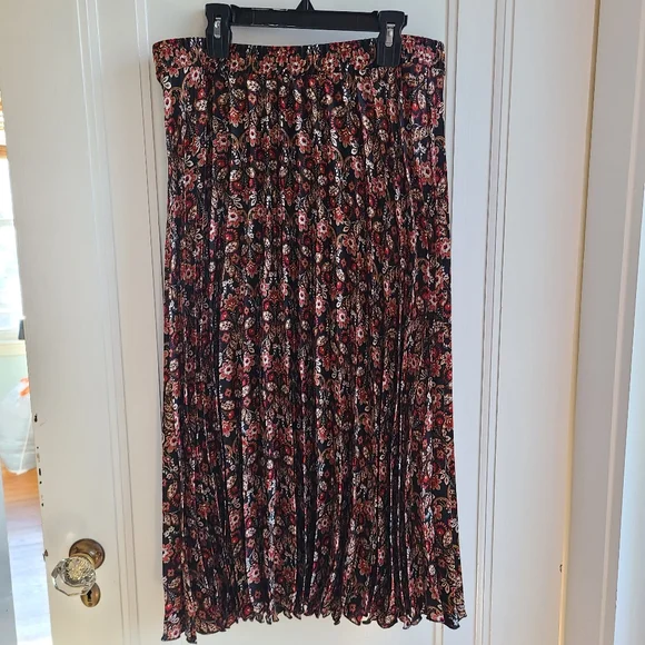 Max Studio Women's skirt - Picture 8 of 14